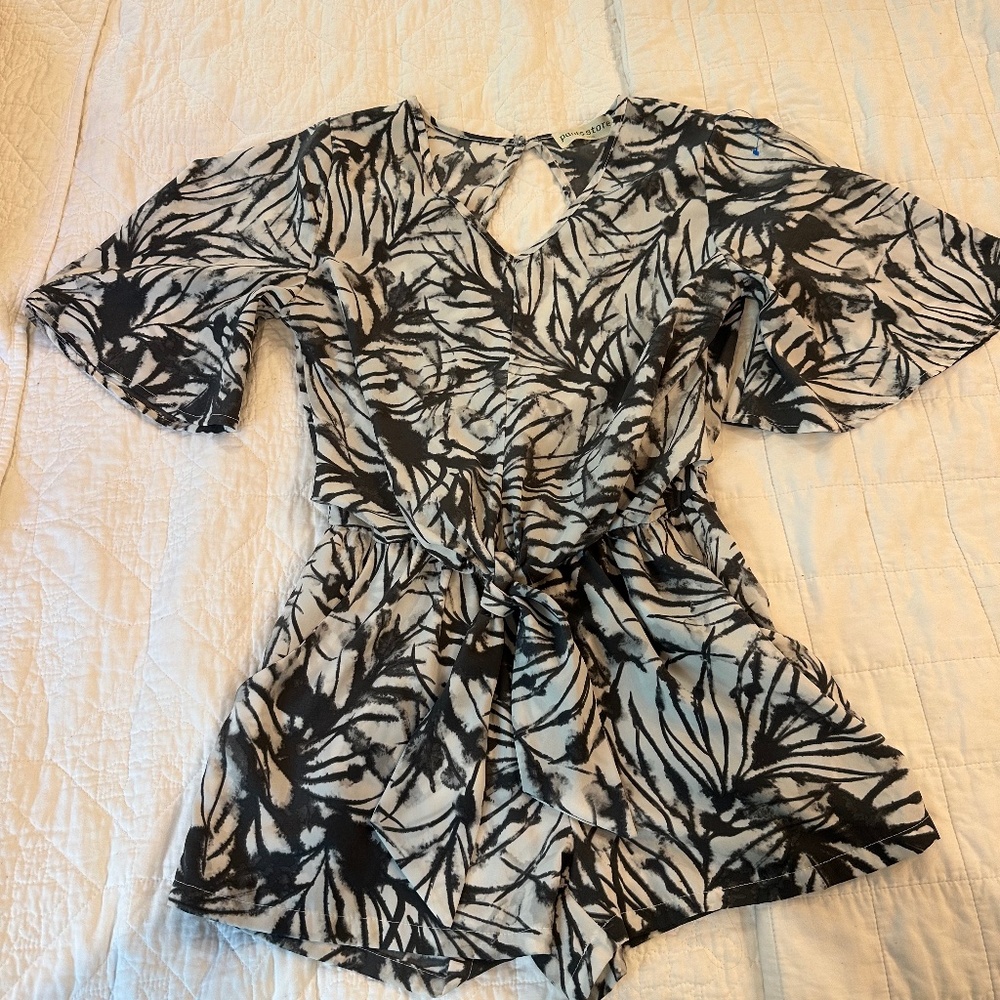 Short romper size small